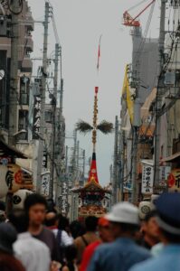 naginata-boko-in-July-17-procession-crowds