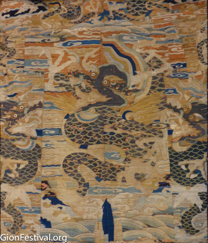 This mid-16th century Chinese court robe featuring a 5-clawed dragon was upcycled into a textile decorating the front of Kuronushi Yama.